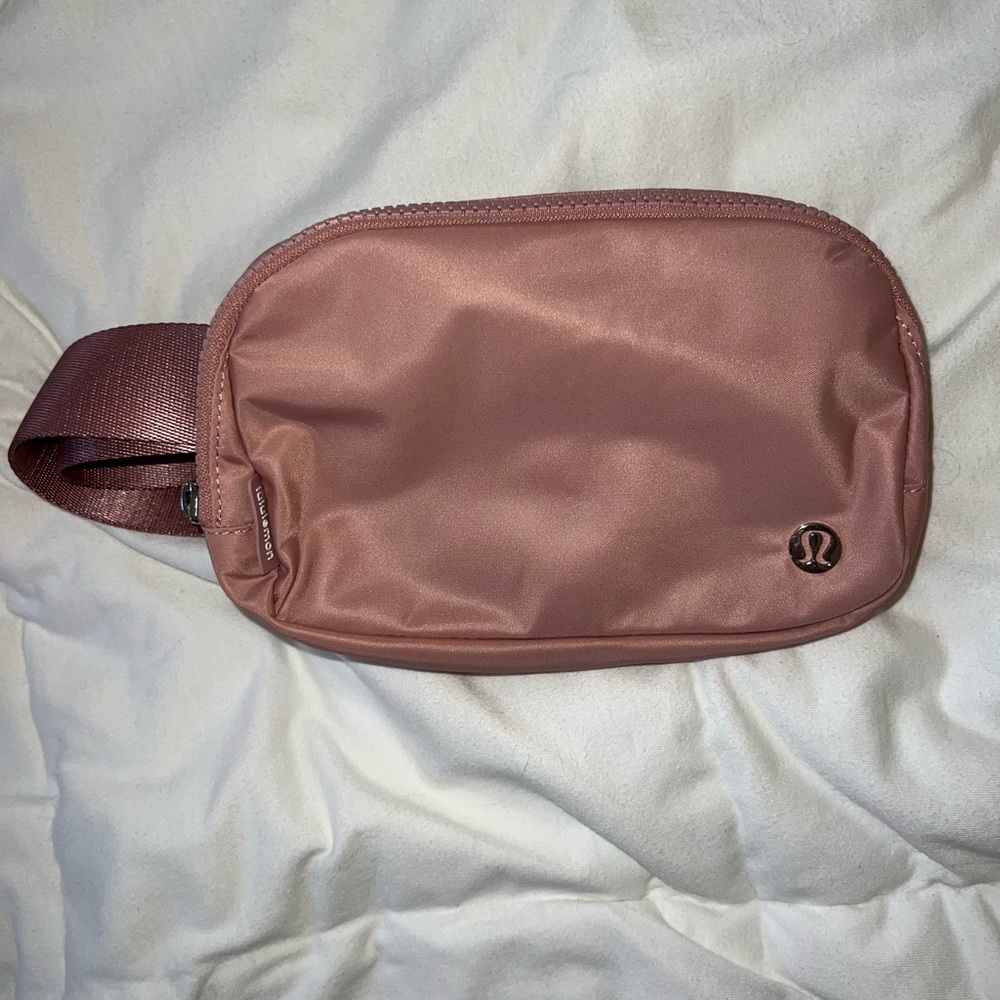 lululemon Everywhere Belt Bag